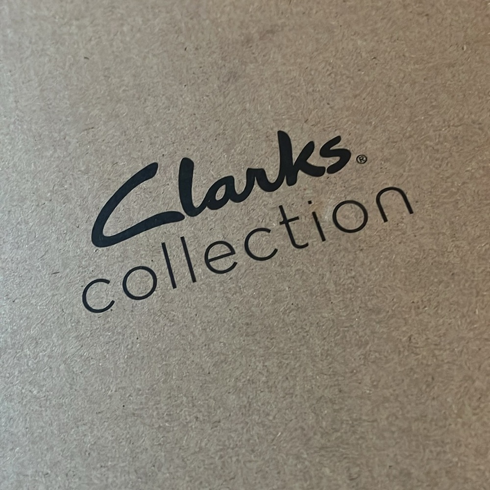 Clarks cloud steppers EUC beige slip on shoes - Picture 5 of 5